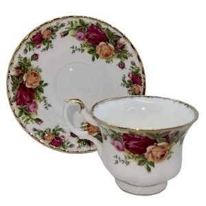 OLD COUNTRY ROSES FOOTED TEACUP AND SAUCER 1962 ROYAL ALBERT BONE CHINA